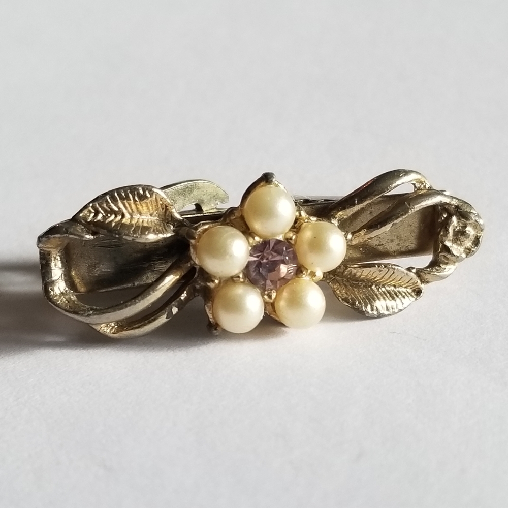 Relisted - Vintage clip brooch faux pearls gold tone - Picture 1 of 8